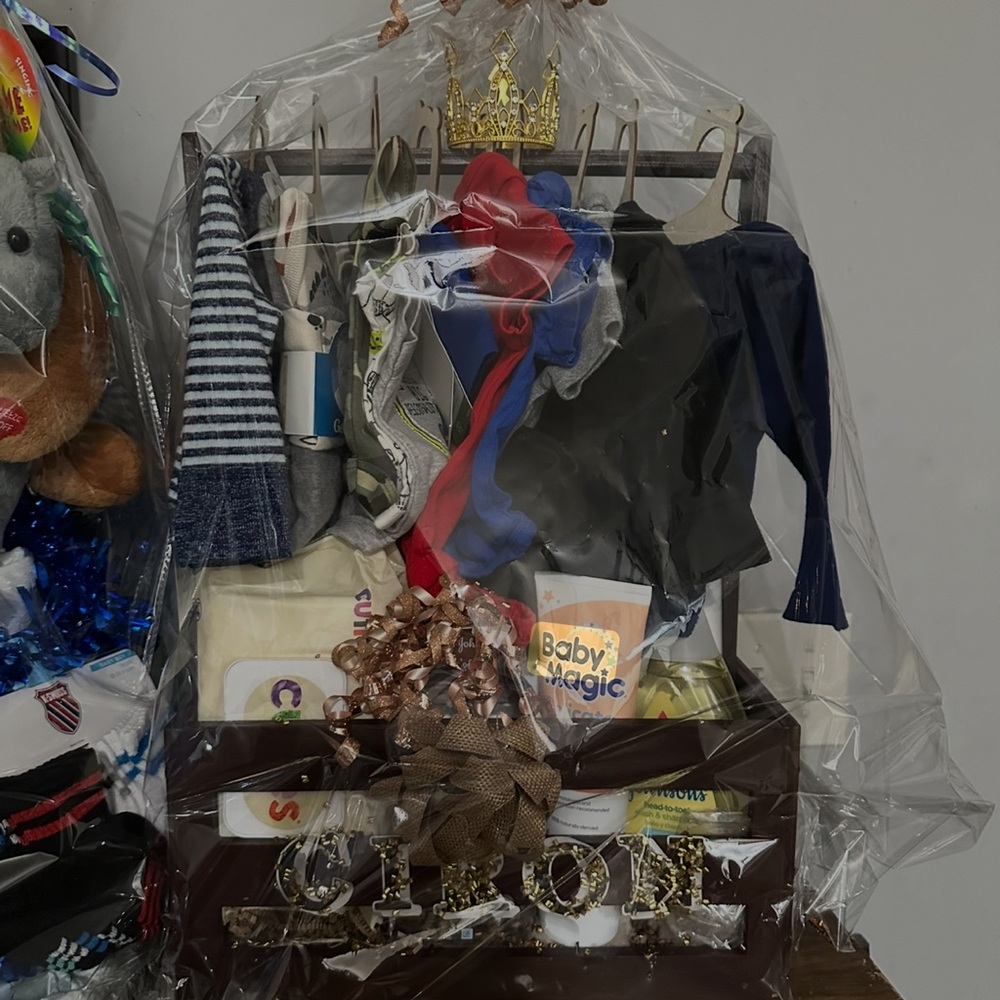 Custom baby Baskets Baby Gift Set with Clothing and Accessories